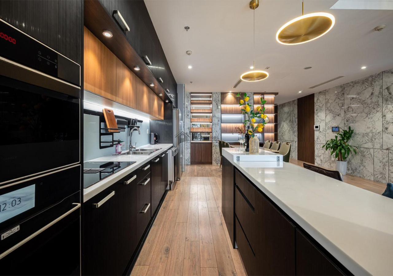 The Landmark Luxury Vinhomes - The Buildings Nearby Landmark 81 Apartment